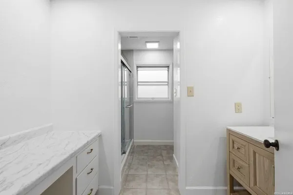 $2,100 | 301 Manor Drive, Unit A, Kerrville, TX 78028
