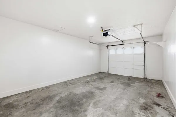 $2,100 | 301 Manor Drive, Unit A, Kerrville, TX 78028