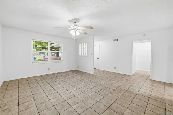 $2,100 | 301 Manor Drive, Unit A, Kerrville, TX 78028