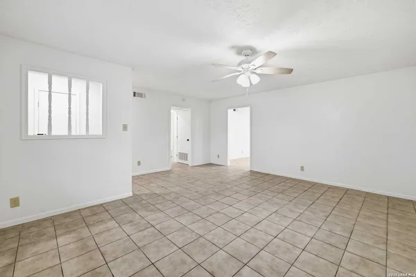 $2,100 | 301 Manor Drive, Unit A, Kerrville, TX 78028