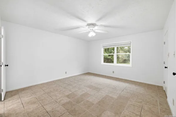 $2,100 | 301 Manor Drive, Unit A, Kerrville, TX 78028