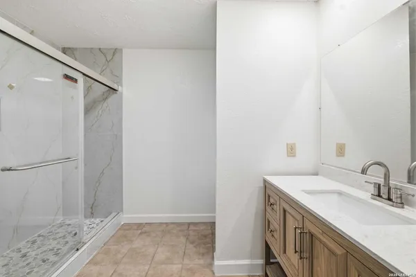 $2,100 | 301 Manor Drive, Unit A, Kerrville, TX 78028