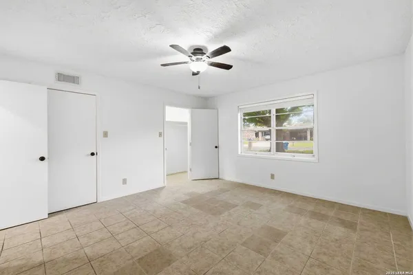 $2,100 | 301 Manor Drive, Unit A, Kerrville, TX 78028