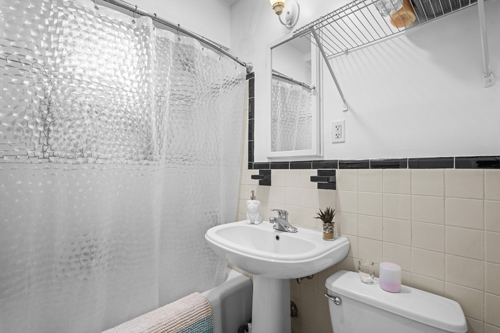 1 Lanark Road, Unit 7 Brookline, MA 02445 - Photo 19 of 22