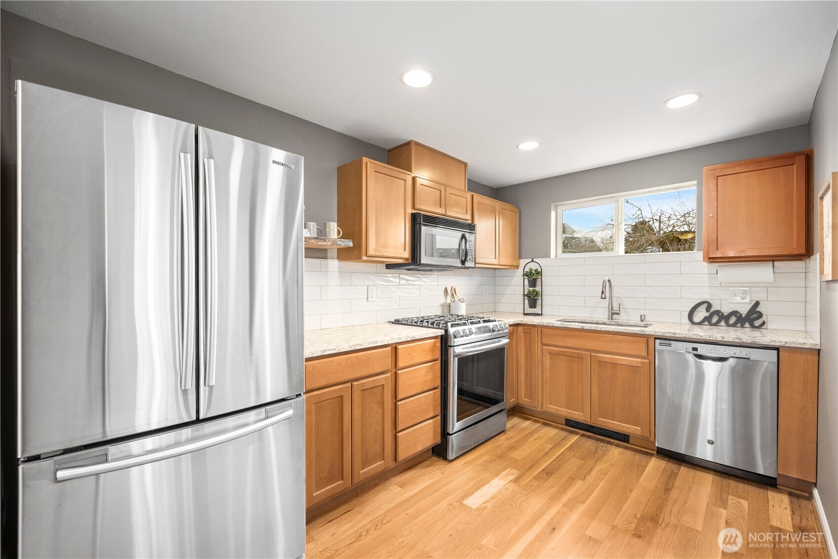 10130 Holman Road Northwest, Unit A Seattle, WA 98133 - Photo 4 of 21