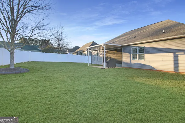 a view of a house with a yard