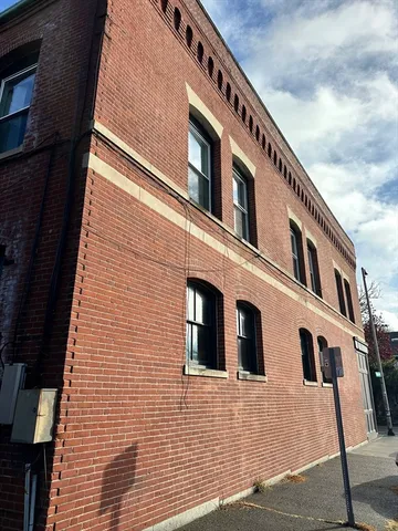 $1,950 | 100 Cabot Street, Unit 5, Beverly, MA 01915