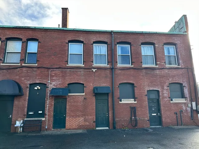 $1,950 | 100 Cabot Street, Unit 5, Beverly, MA 01915