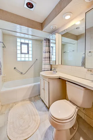 $519,000 | 214 Woodstock Avenue, Clarendon Hills, IL 60514