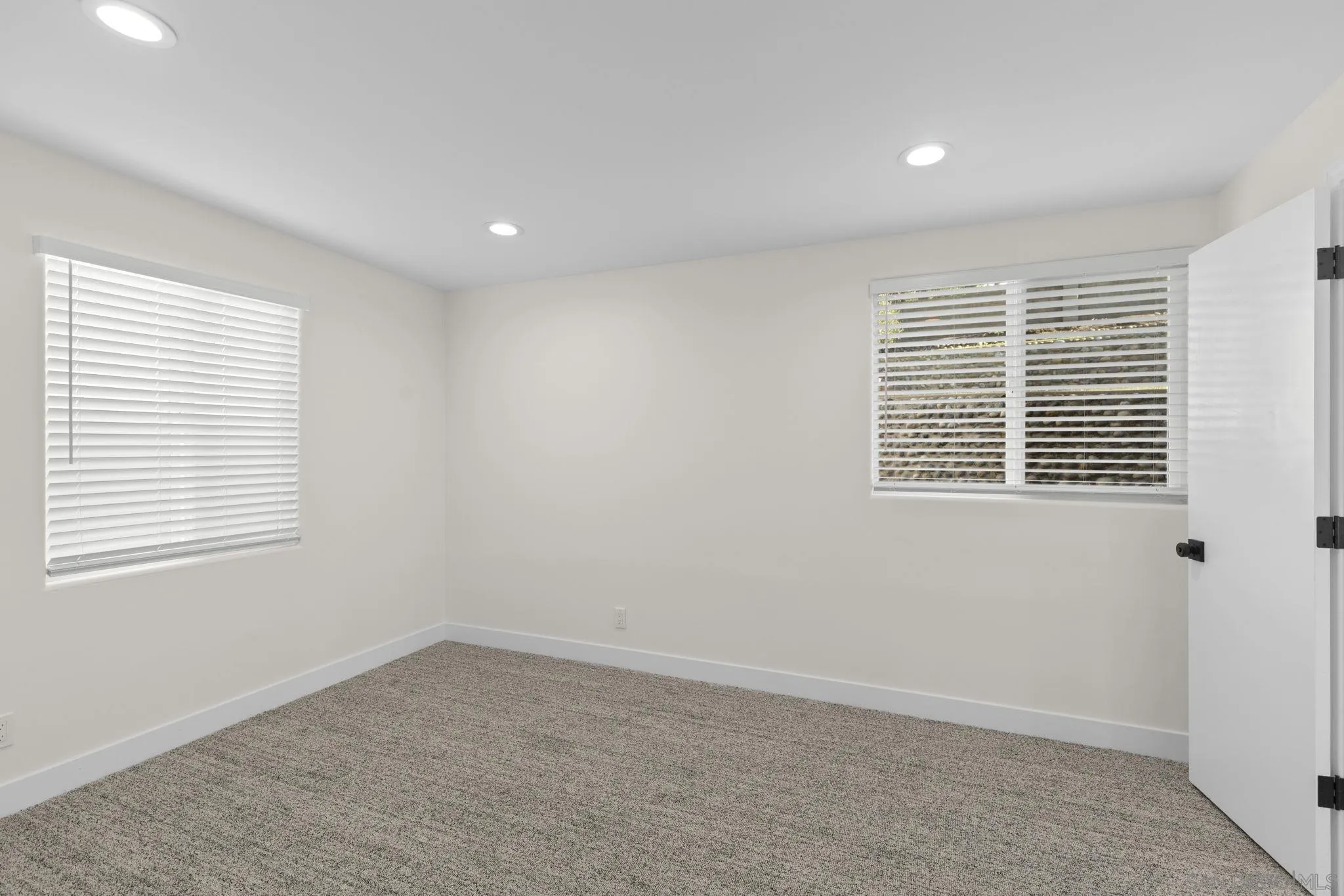 725 Coast S Boulevard La Jolla, CA 92037 - Photo 17 of 23 an empty room with a window