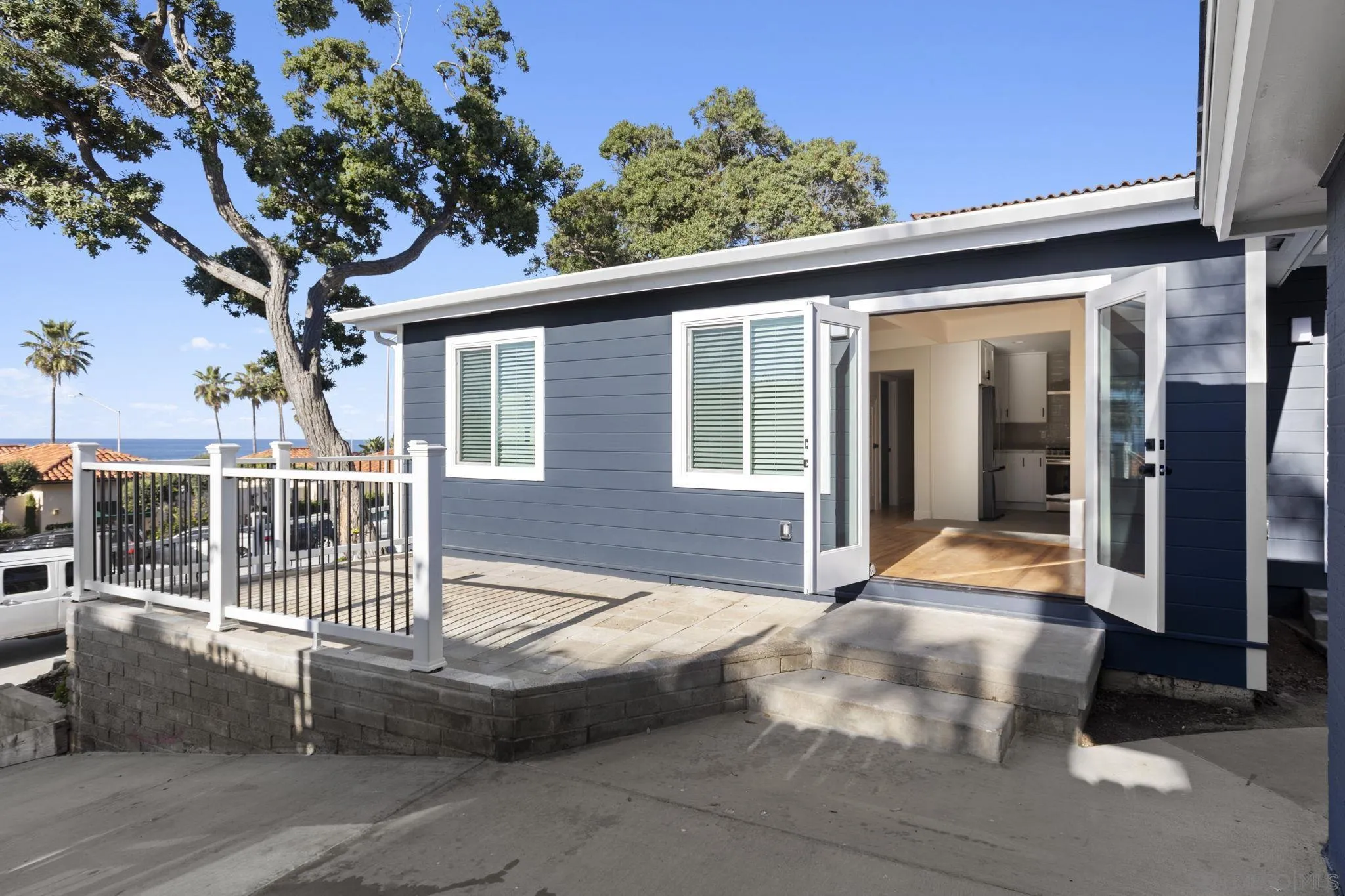725 Coast S Boulevard La Jolla, CA 92037 - Photo 6 of 23 a view of entrance gate of house