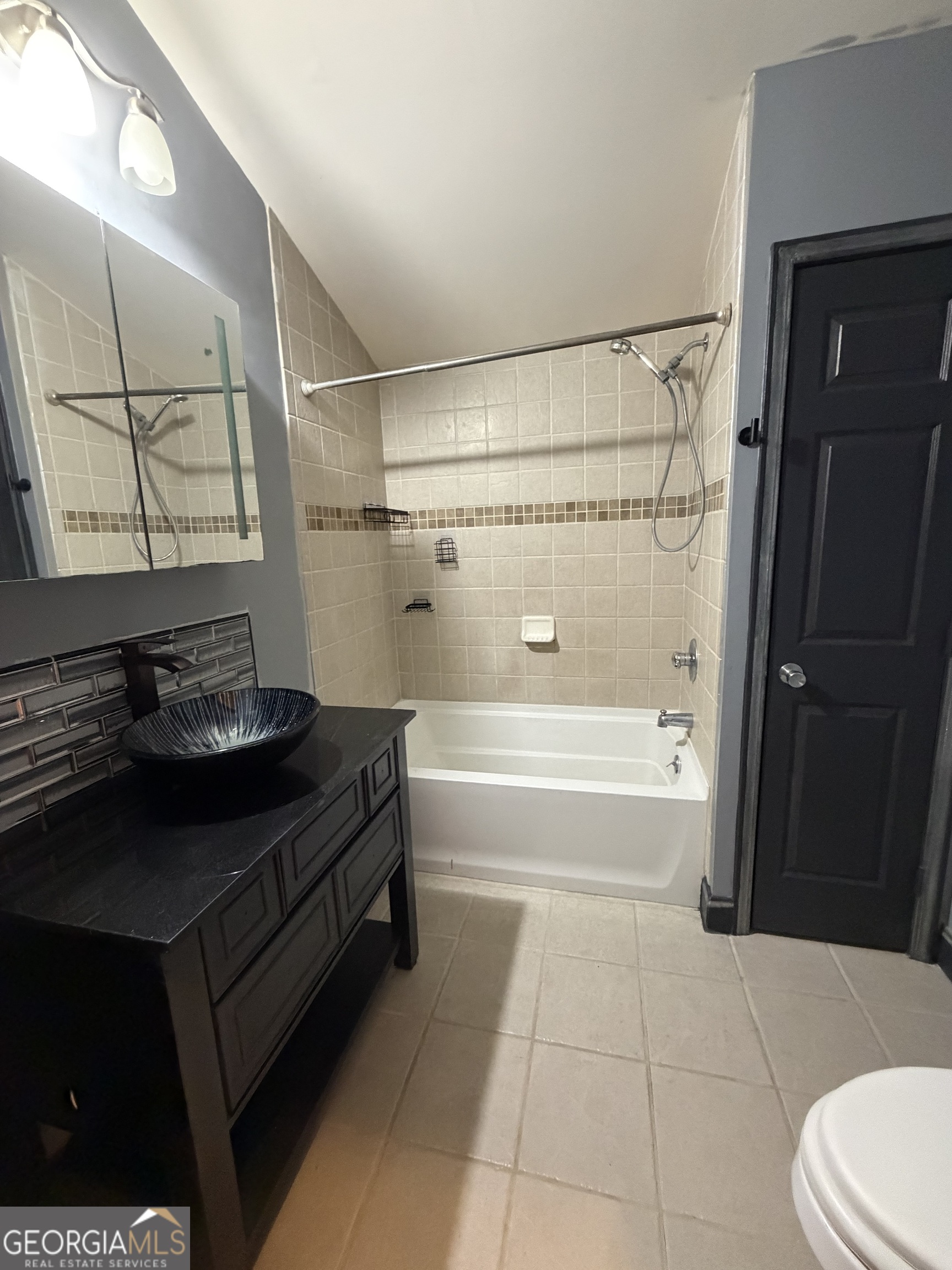 134 Rustica Drive Newnan, GA 30263 - Photo 16 of 32 a bathroom with a bathtub and a sink