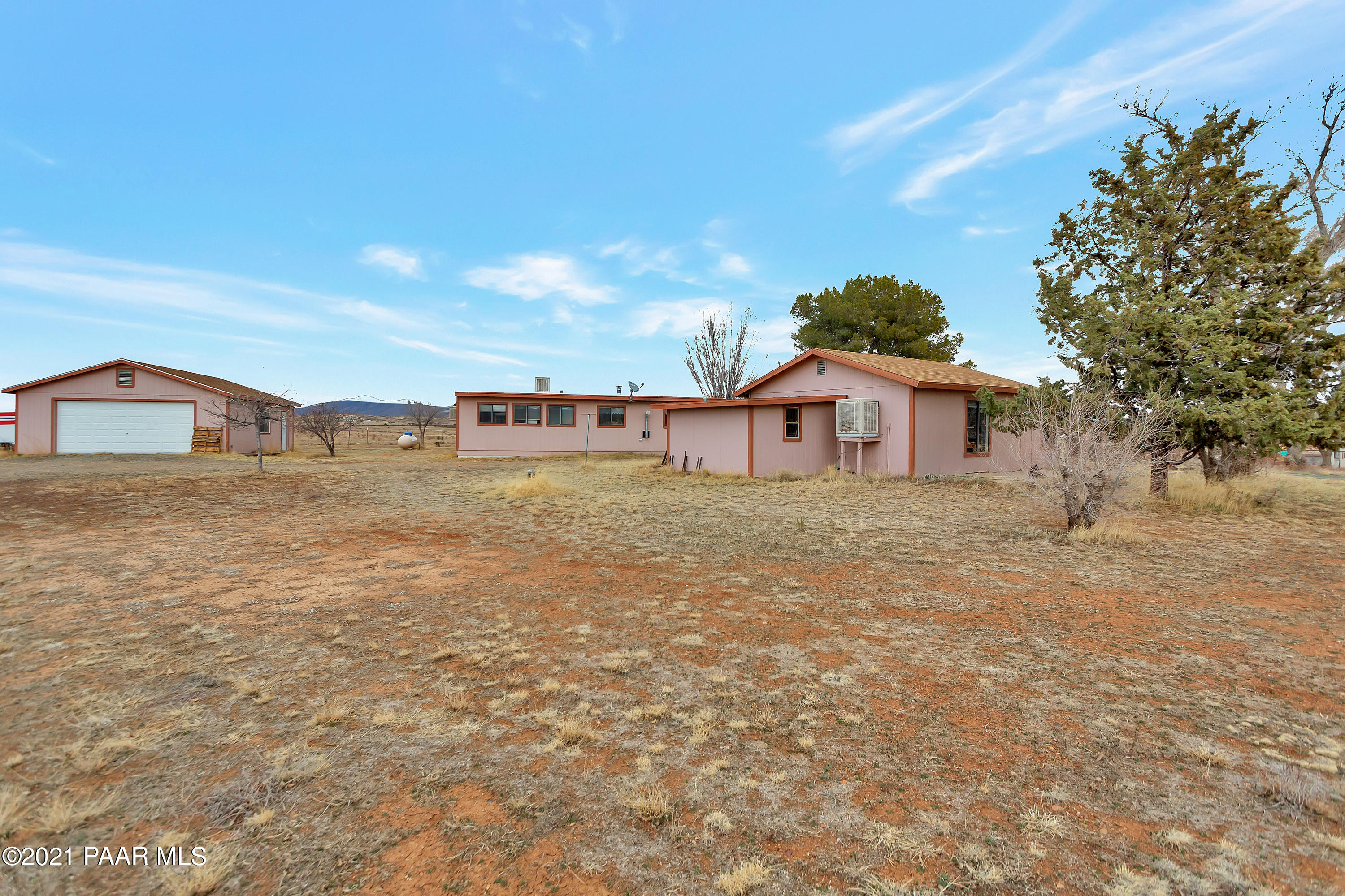 212 North Outback Road Dewey, AZ 86327 - Photo 29 of 37 Lots of space