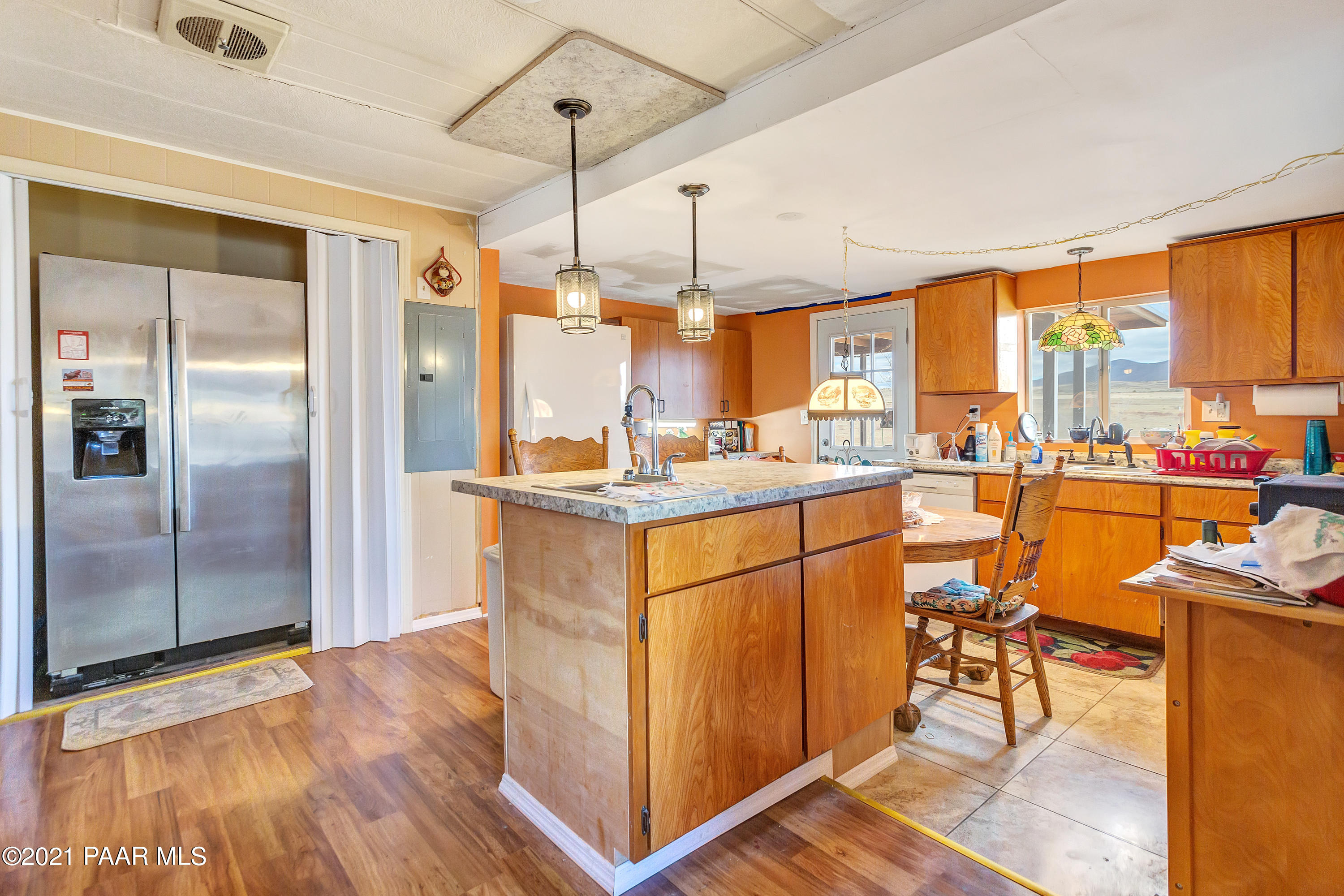212 North Outback Road Dewey, AZ 86327 - Photo 10 of 37 Kitchen