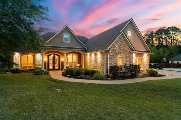 a view of a house with backyard and porch