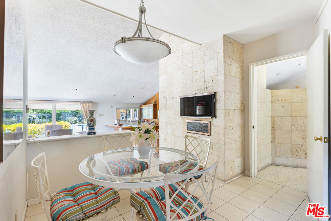 16219 Quemada Road Encino, CA 91436 - Photo 11 of 19 Gallery Image 11