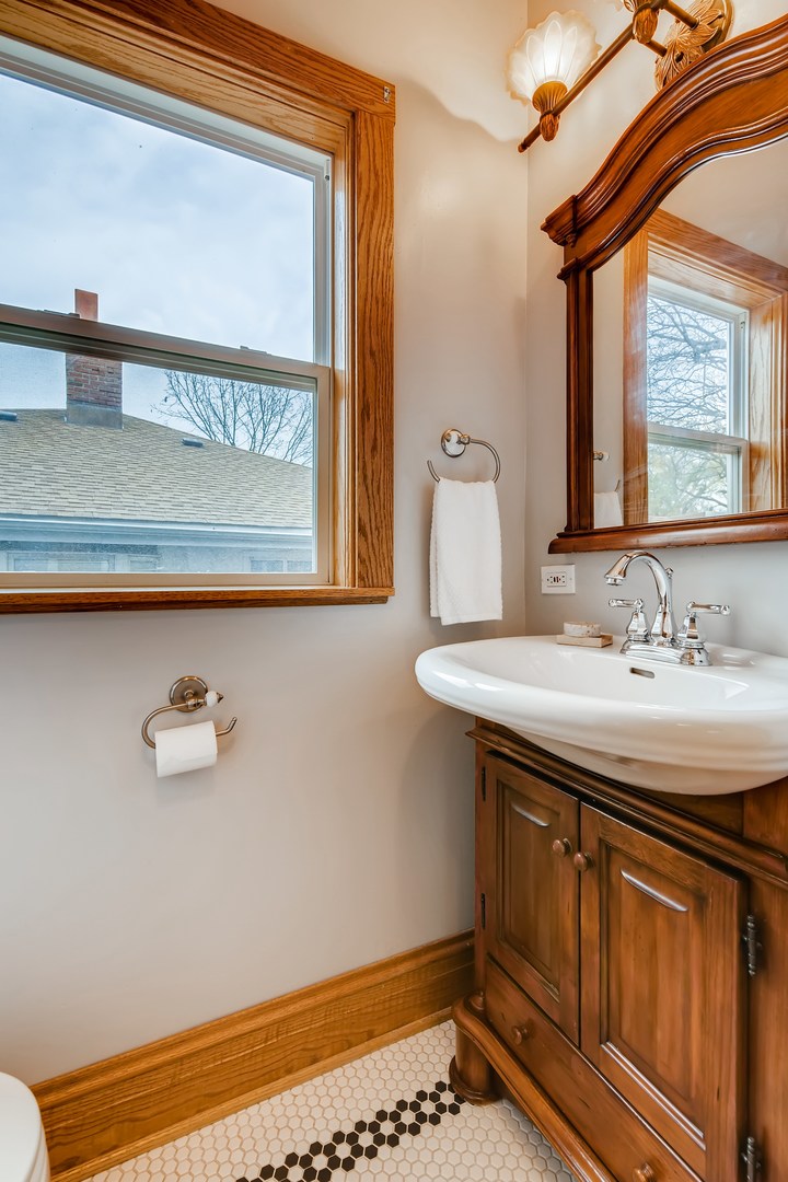 300 Addison Road Riverside, IL 60546 - Photo 13 of 28