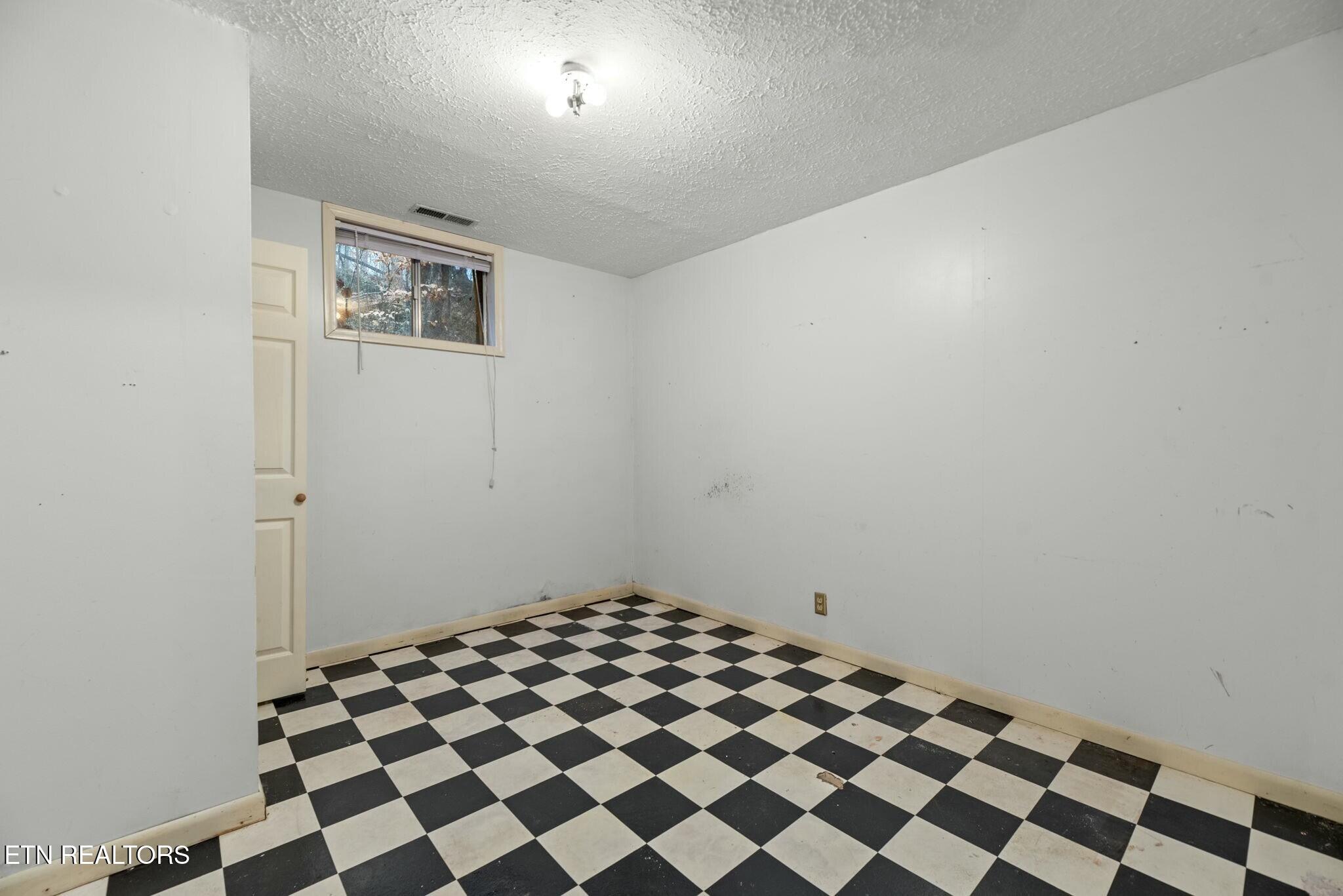 114 Loop Road Powell, TN 37849 - Photo 16 of 40 tempImageXf61by