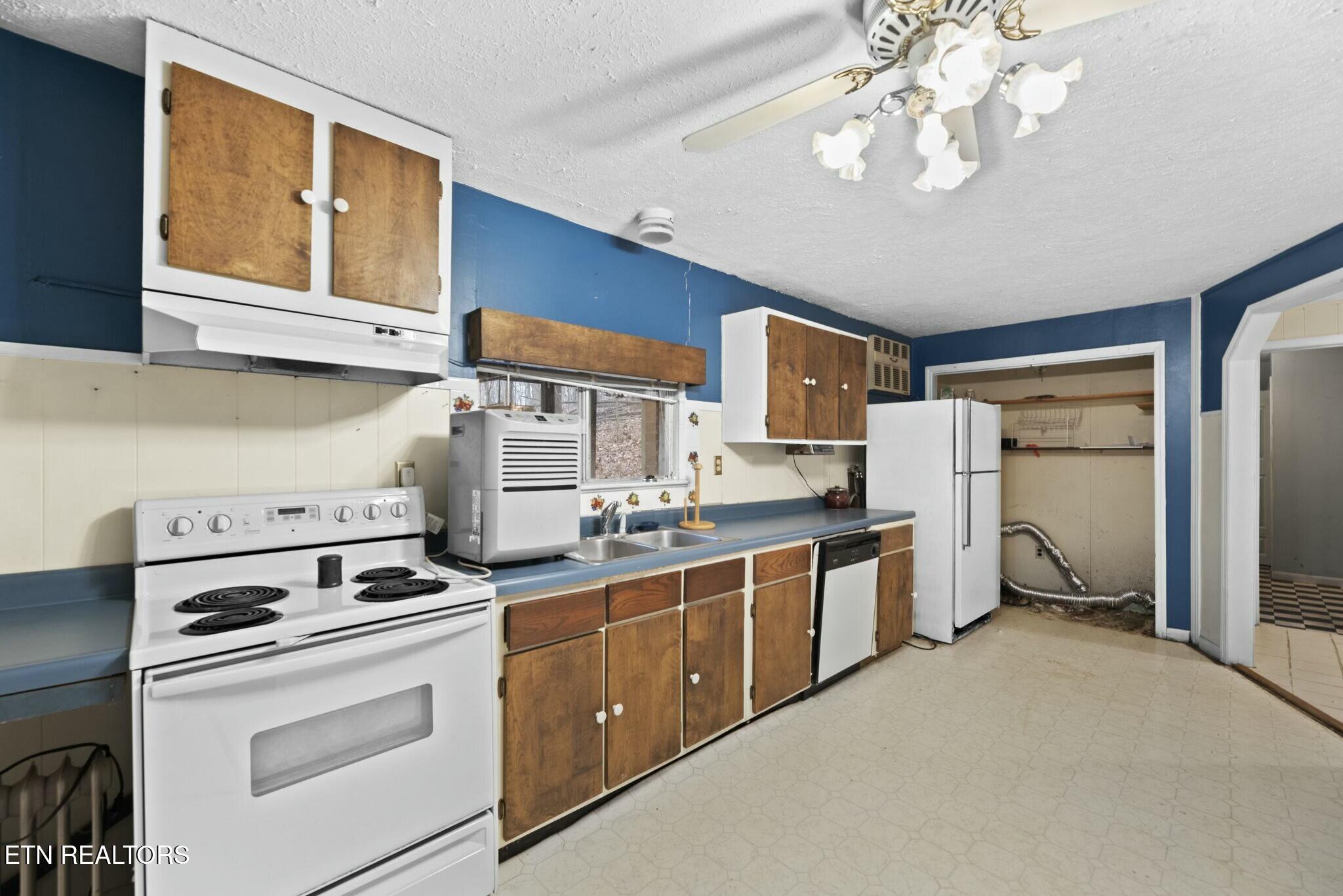114 Loop Road Powell, TN 37849 - Photo 9 of 40 tempImageyDbT39