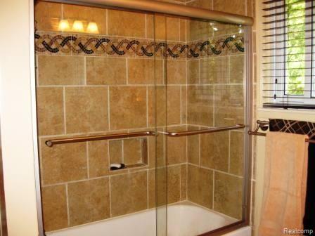 693 Kentucky Drive Rochester, MI 48307 - Photo 12 of 22 Main Bath