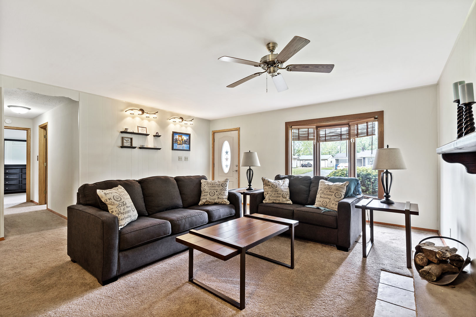 10 Durango Road Montgomery, IL 60538 - Photo 3 of 21 a living room with furniture and a window