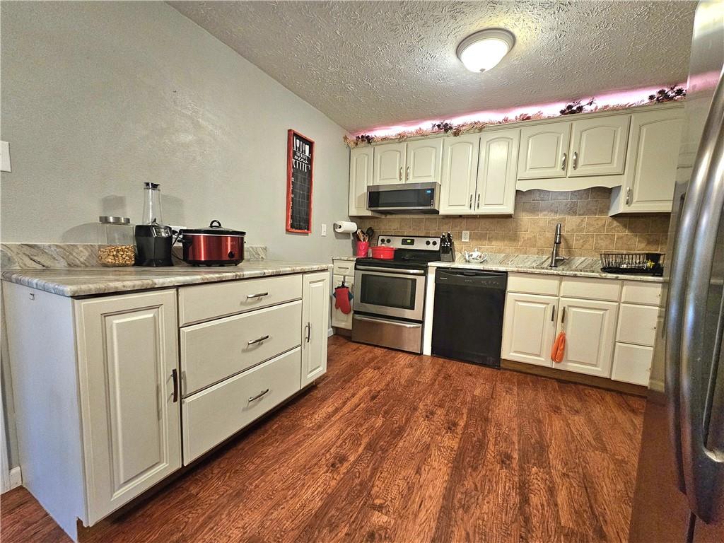 1849 Colleen Drive Irwin, PA 15642 - Photo 19 of 35