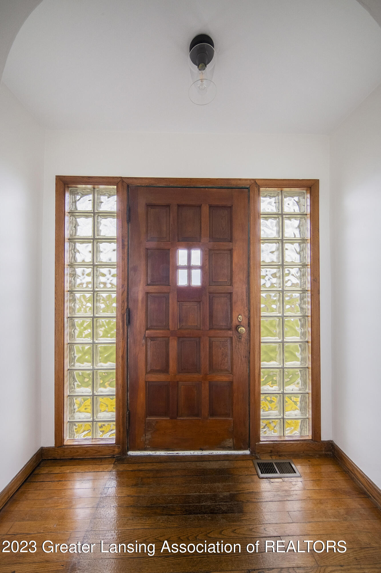 2106 Dennis Road Williamston, MI 48895 - Photo 6 of 33 foyer