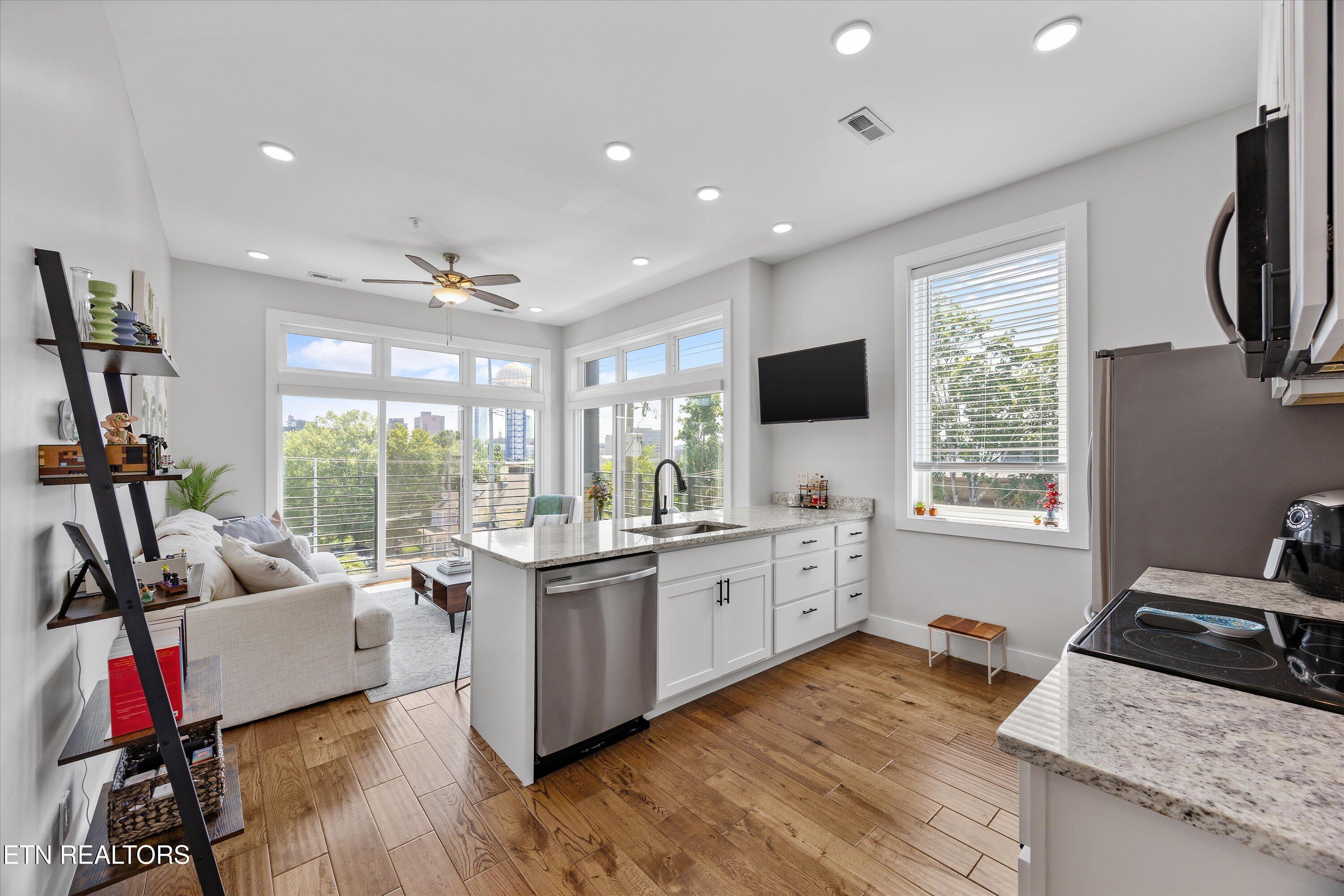 1117 Laurel Avenue, Unit 201 Knoxville, TN 37916 - Photo 6 of 40 05-1117 Laurel Ave Unit 20105