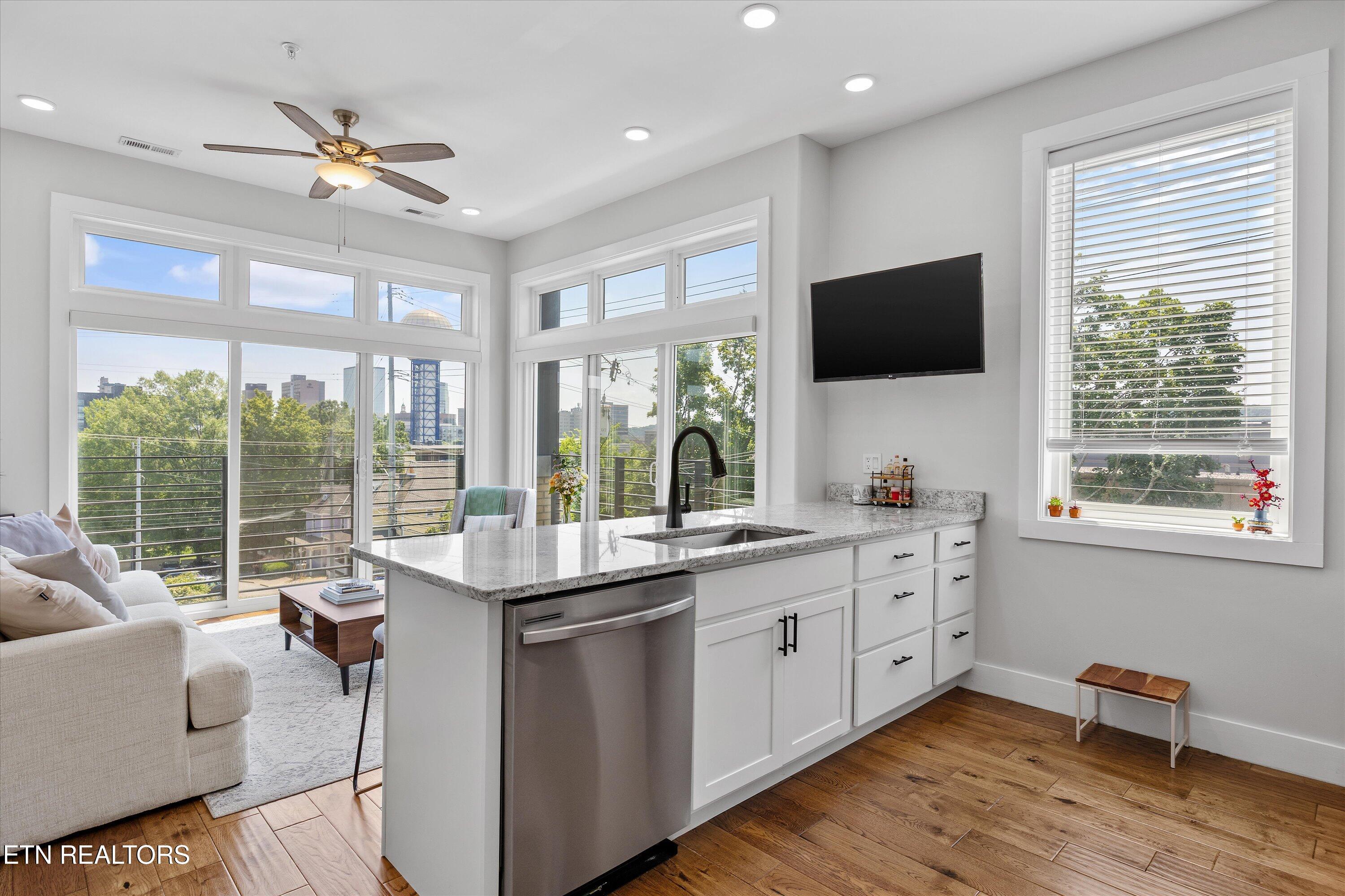 1117 Laurel Avenue, Unit 201 Knoxville, TN 37916 - Photo 7 of 40 06-1117 Laurel Ave Unit 20106