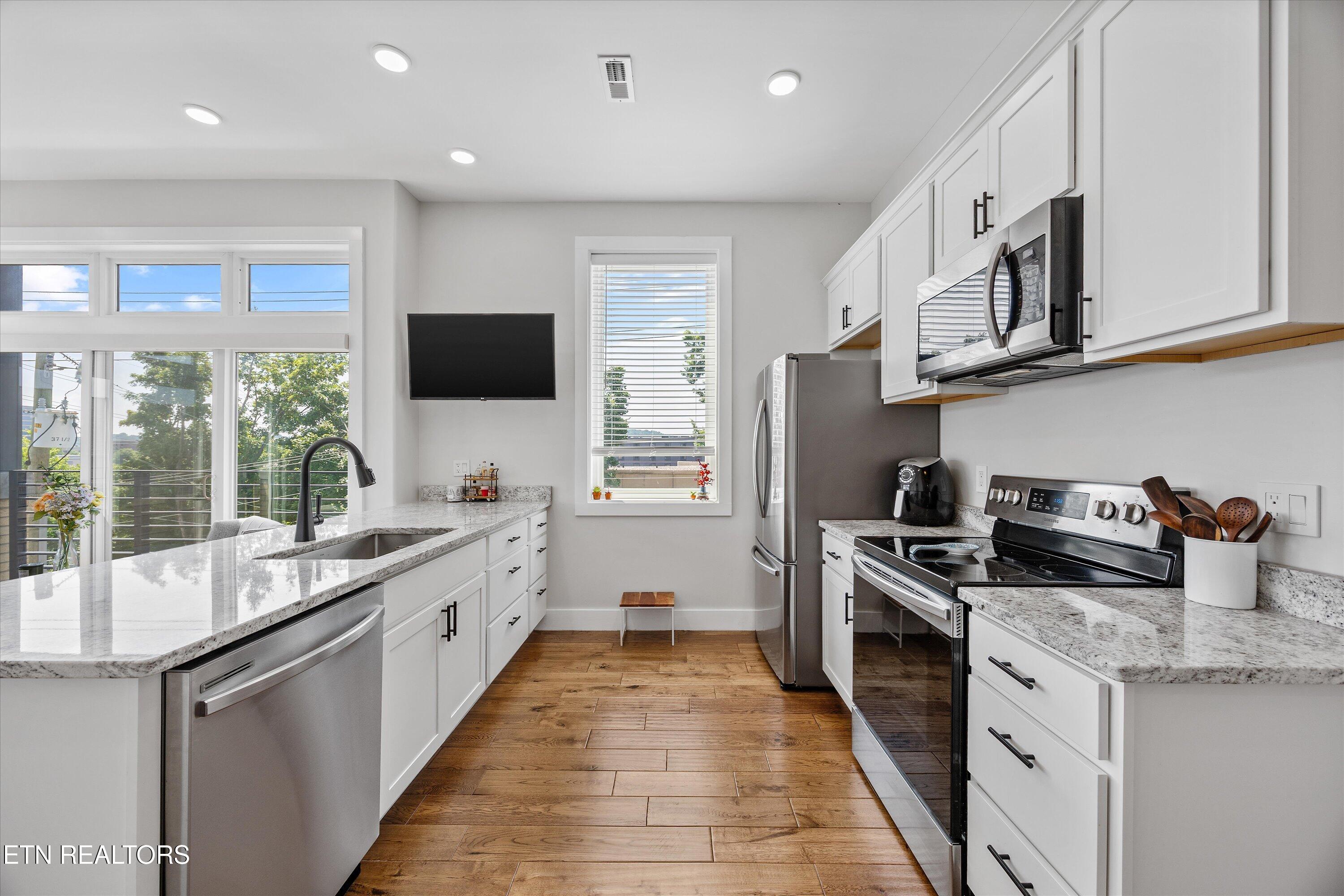 1117 Laurel Avenue, Unit 201 Knoxville, TN 37916 - Photo 8 of 40 07-1117 Laurel Ave Unit 20107