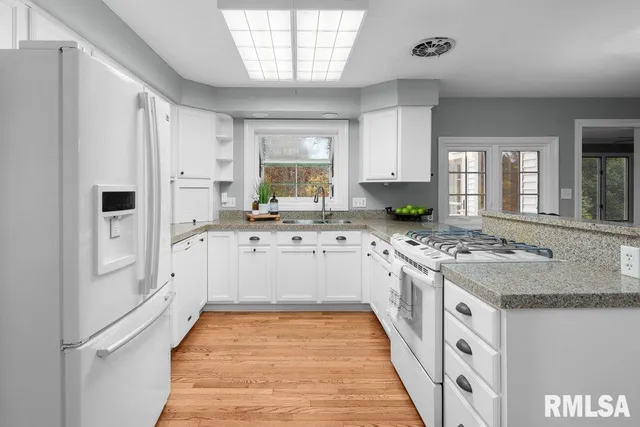 $389,900 | 777 25th Ave Court, Moline, IL 61265