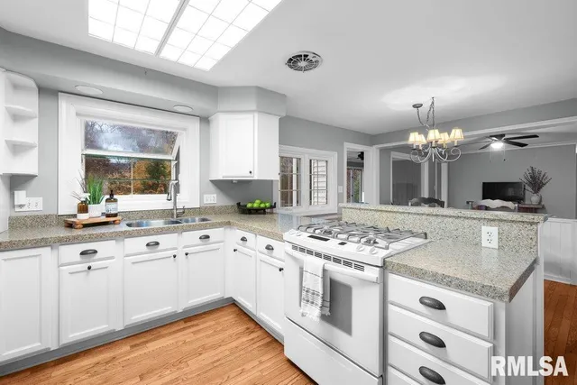 $389,900 | 777 25th Ave Court, Moline, IL 61265