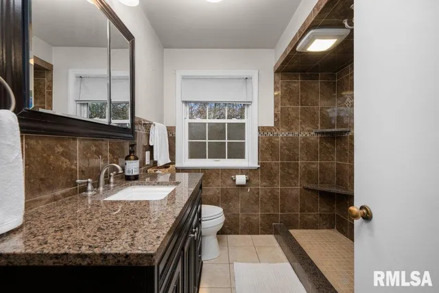 $389,900 | 777 25th Ave Court, Moline, IL 61265