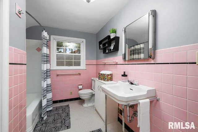 $389,900 | 777 25th Ave Court, Moline, IL 61265