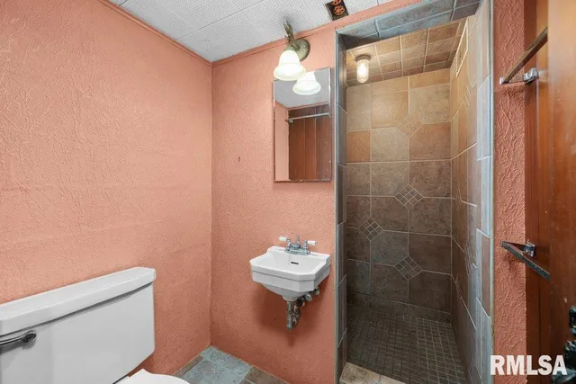 $389,900 | 777 25th Ave Court, Moline, IL 61265