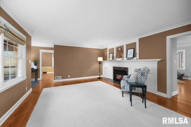 $389,900 | 777 25th Ave Court, Moline, IL 61265