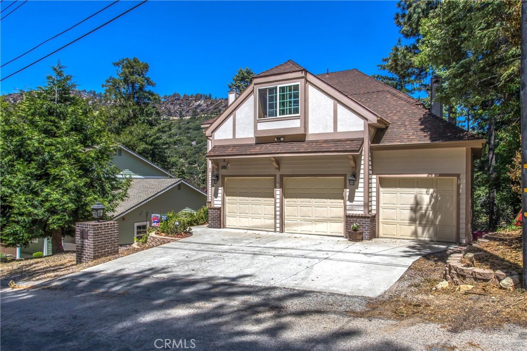 6180 Cedar Avenue Angelus Oaks, CA 92305 - Photo 1 of 31 a front view of a house with a garage