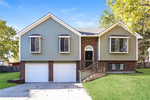 $2,555 | 404 Southeast Bristol Drive, Lee's Summit, MO 64063
