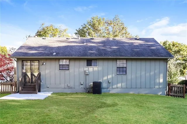 $2,555 | 404 Southeast Bristol Drive, Lee's Summit, MO 64063