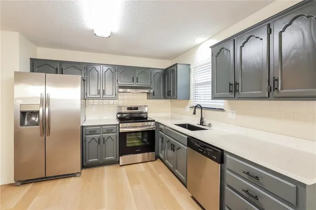 $2,555 | 404 Southeast Bristol Drive, Lee's Summit, MO 64063