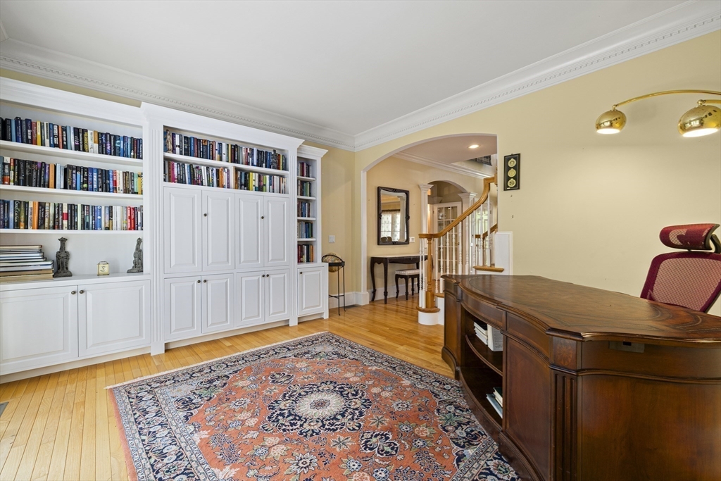58 The Hacking Circle Mashpee, MA 02649 - Photo 13 of 37 a living room with furniture and a rug