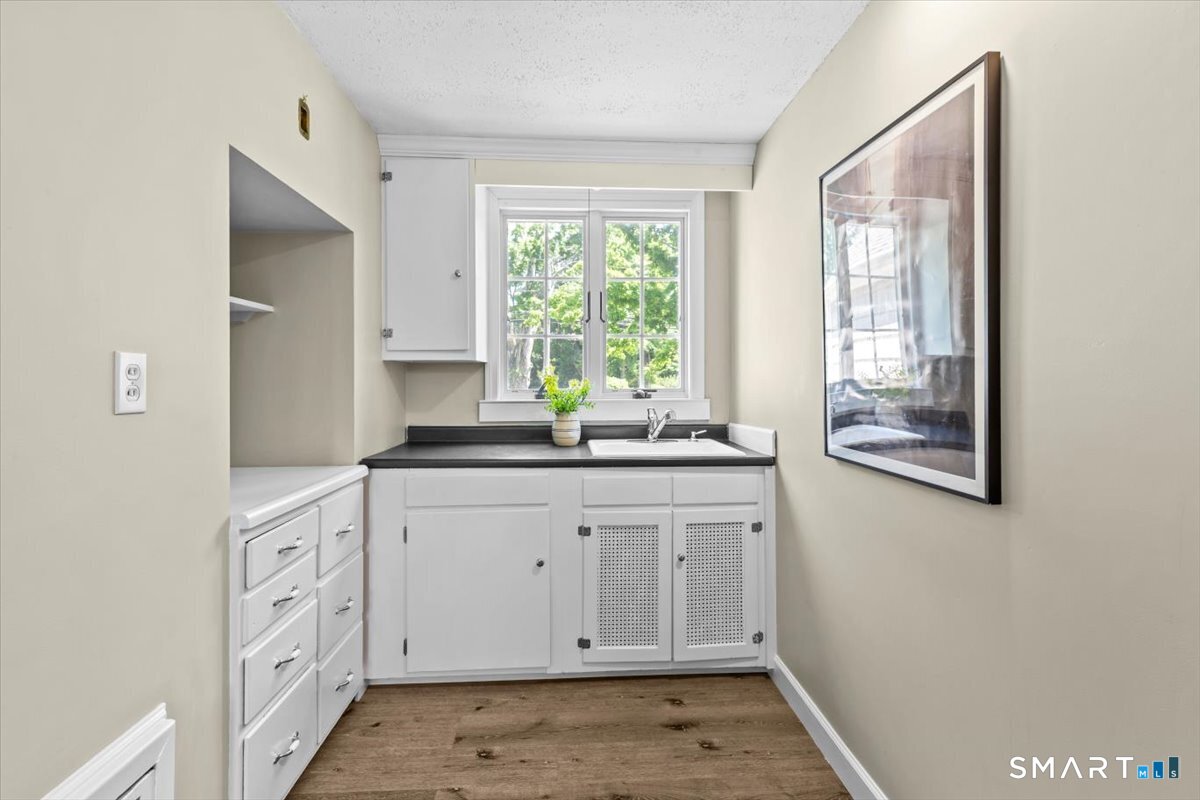 255 Mountain Road West Hartford, CT 06107 - Photo 17 of 38