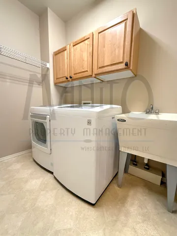 $2,900 | 1816 South Viewcrest Lane, Spokane, WA 99212