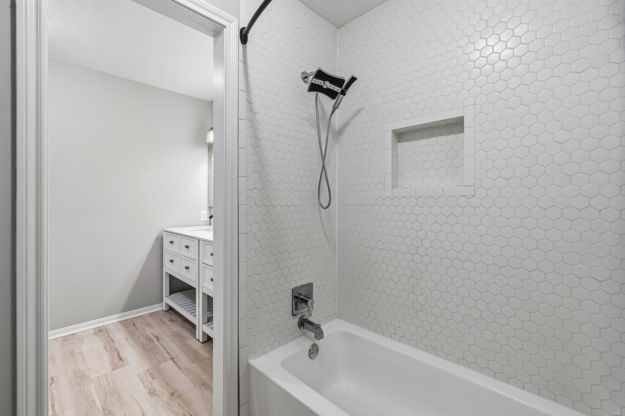 3403 Winter Lane Baytown, TX 77521 - Photo 18 of 29 Shower tub combo.