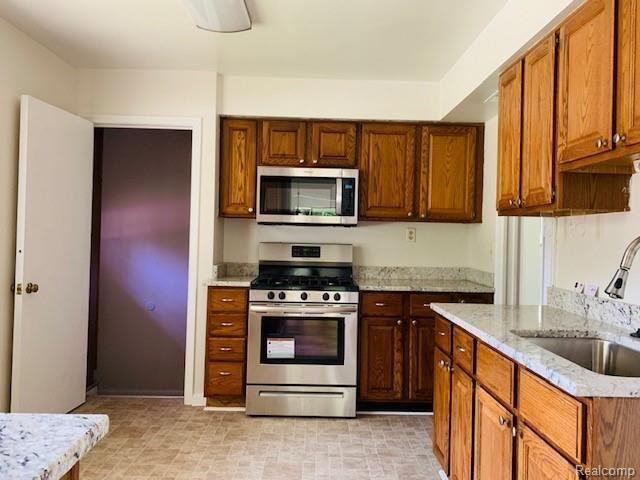 905 Barrington Road Grosse Pointe Park, MI 48230 - Photo 19 of 27
