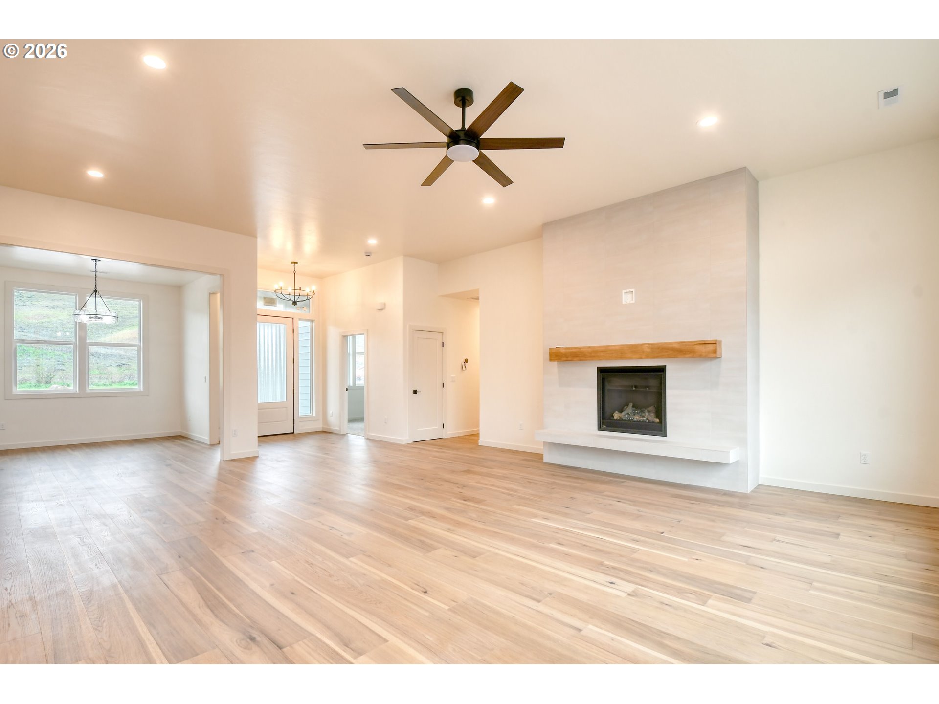 904 Southwest 43rd Street Pendleton, OR 97801 - Photo 5 of 46 a view of a livingroom with a ceiling fan and window