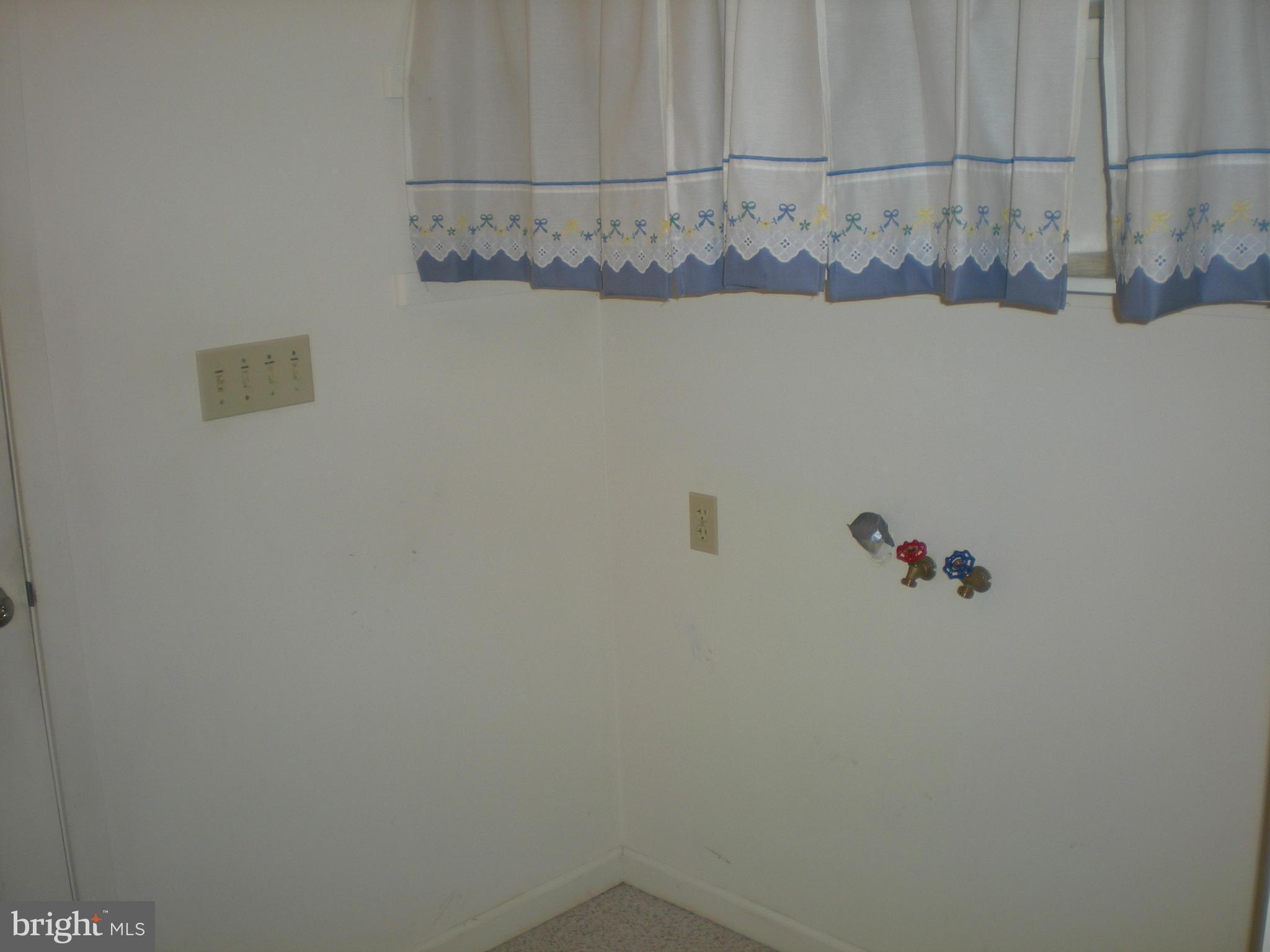 15127 Trail Ridge Road Southwest Cumberland, MD 21502 - Photo 12 of 15 Main Level Laundry room