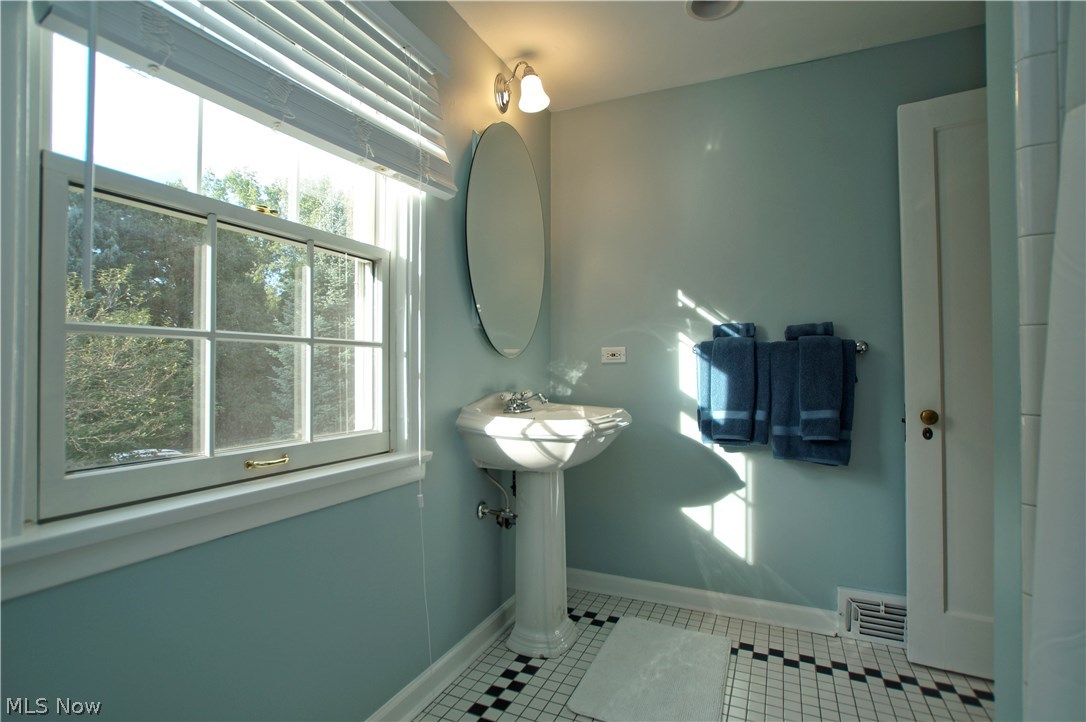 2839 Manchester Road Shaker Heights, OH 44122 - Photo 20 of 29 Gallery Image 20