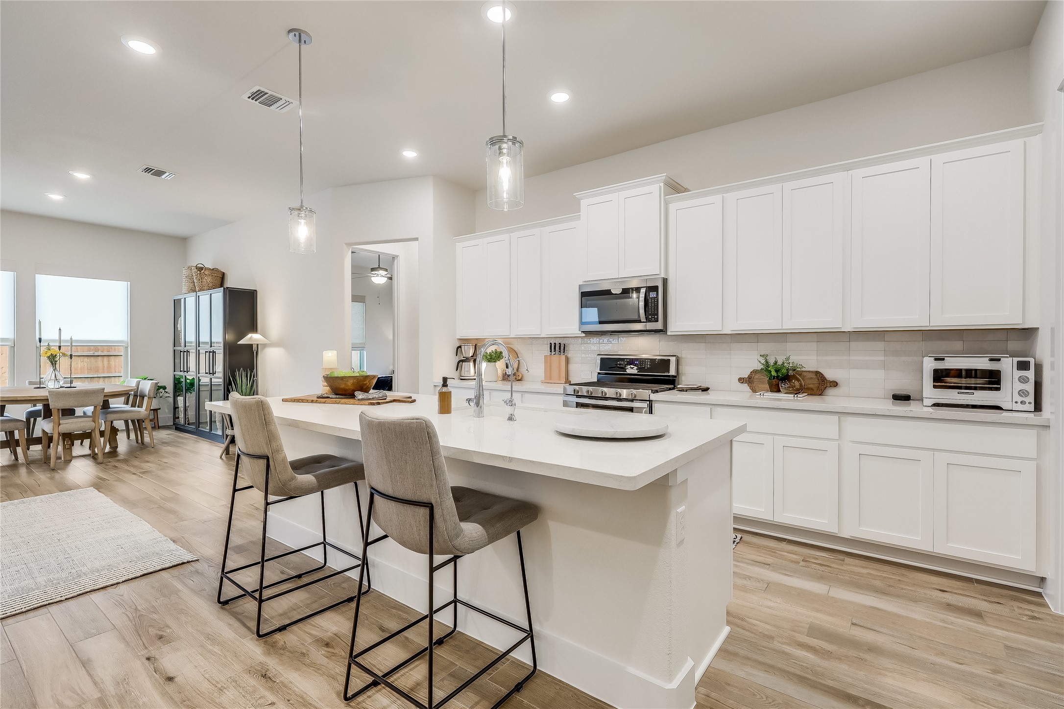 8400 Skytex Street Austin, TX 78744 - Photo 2 of 37