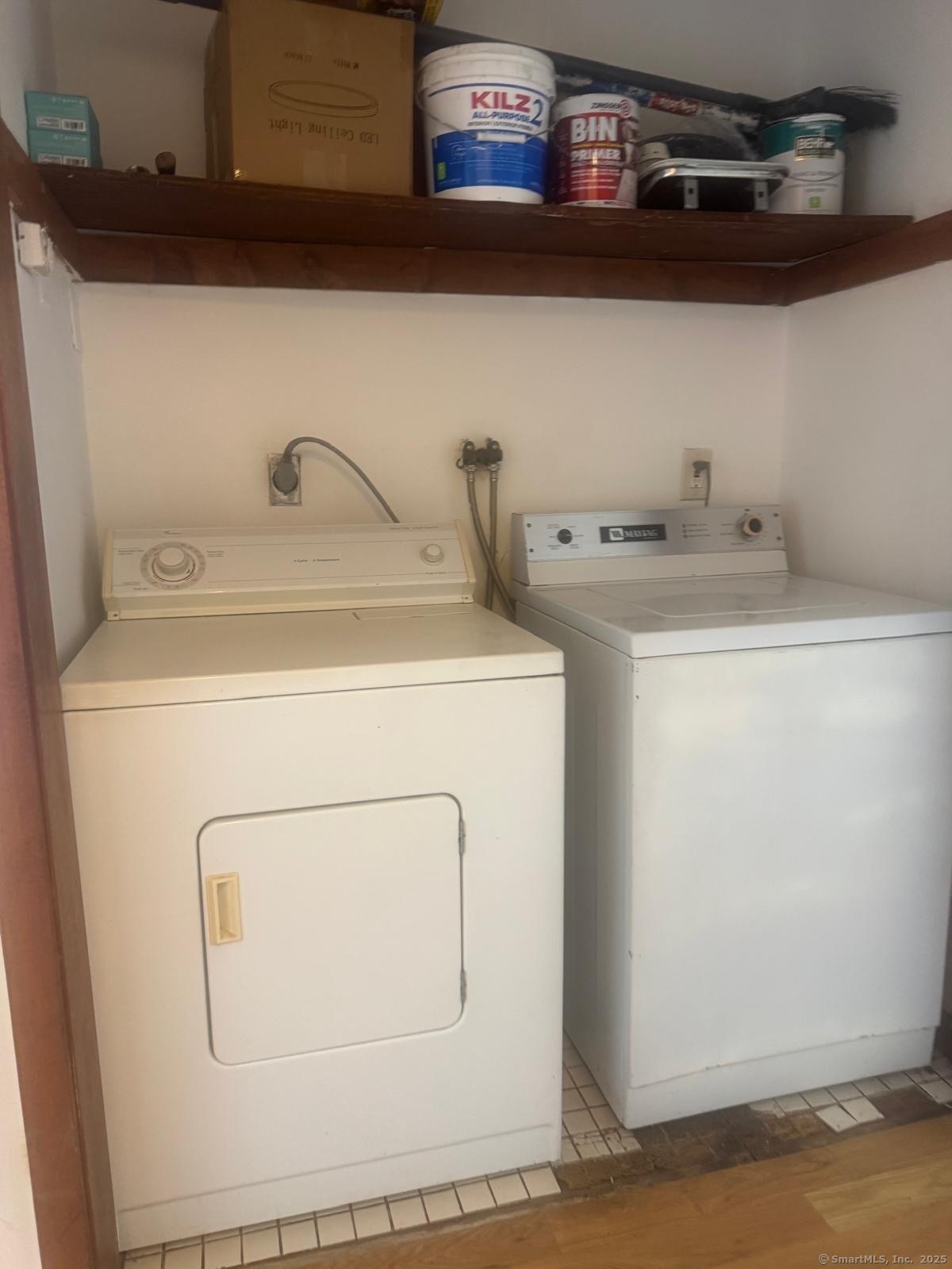 204 Wheeler Avenue, Unit 6 Bridgeport, CT 06606 - Photo 3 of 15 a utility room with dryer and washer